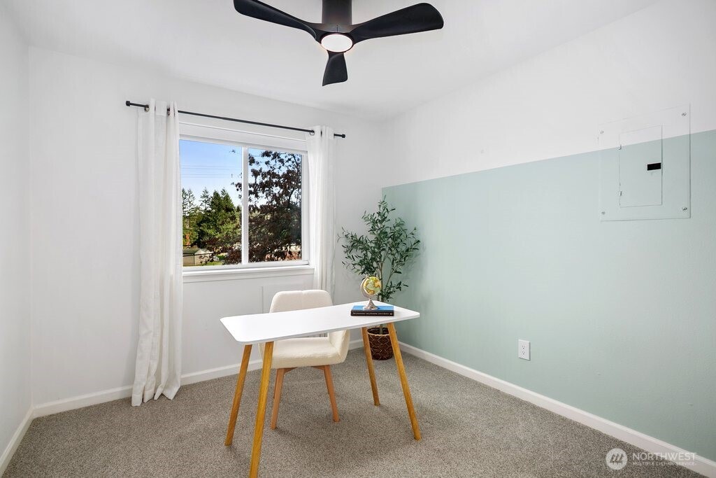 595 Newport Way NW #C4, Issaquah, WA 98027