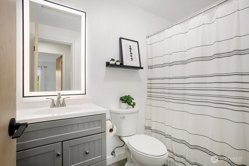 595 Newport Way NW #C4, Issaquah, WA 98027