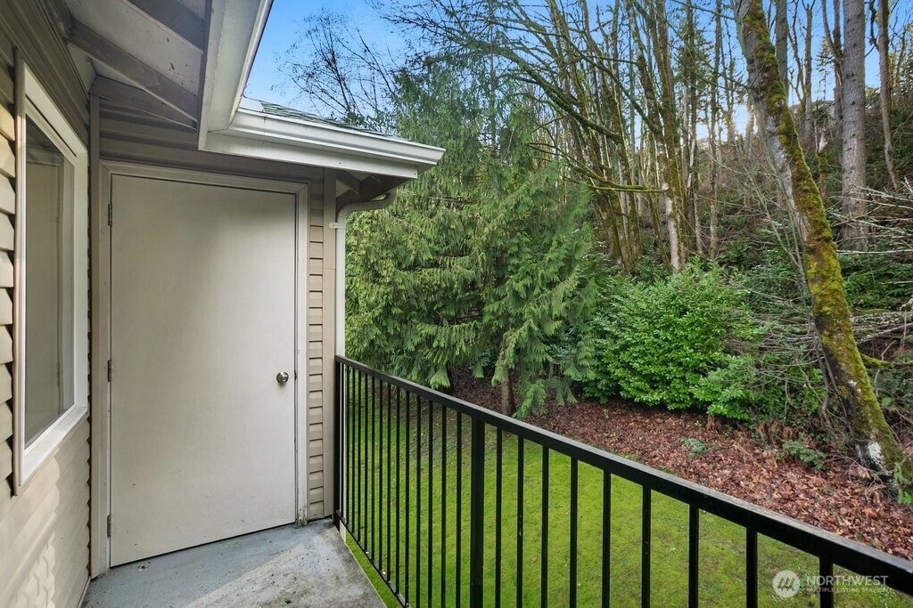 595 Newport Way NW #C4, Issaquah, WA 98027