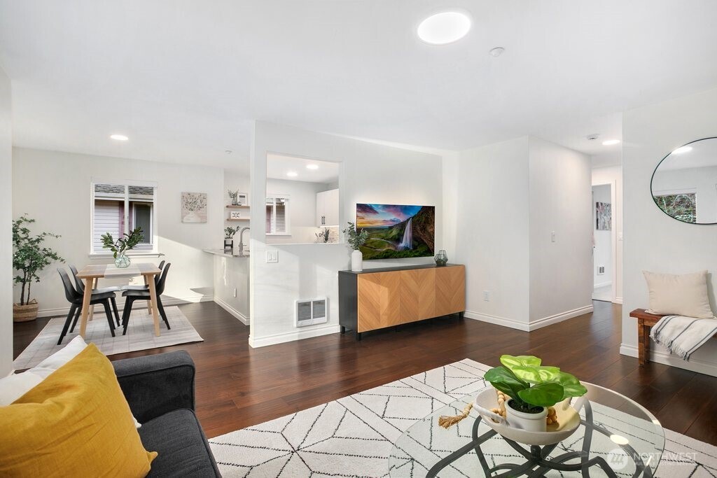 595 Newport Way NW #C4, Issaquah, WA 98027