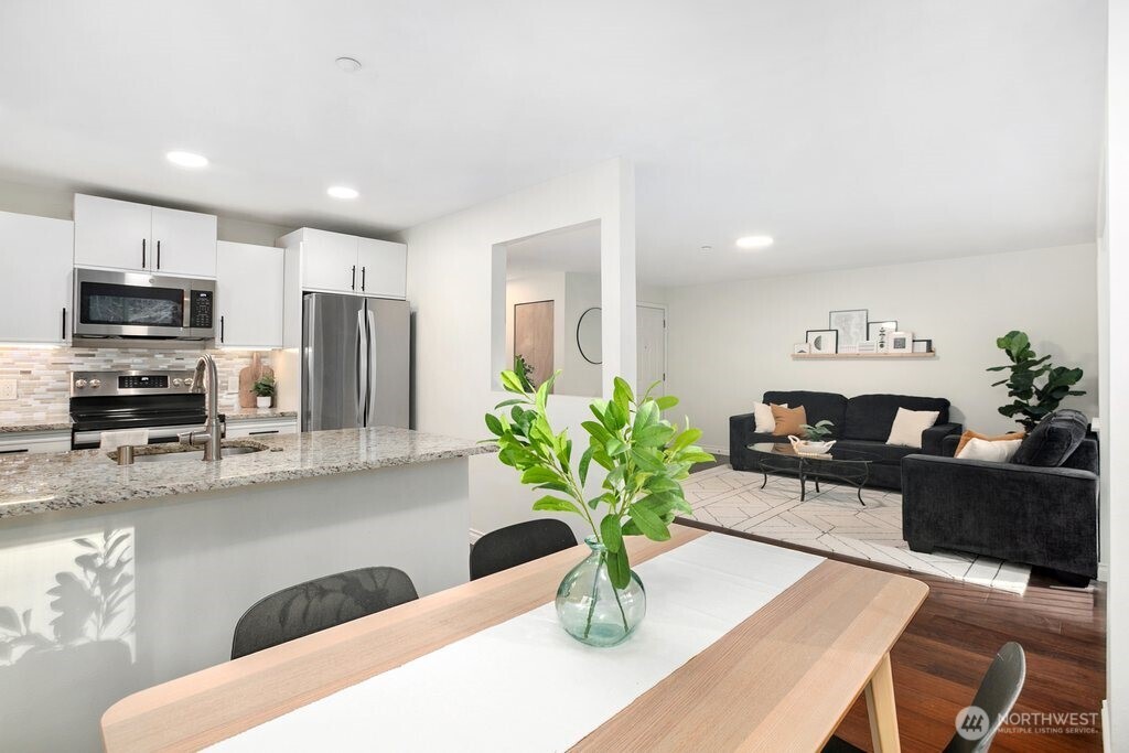 595 Newport Way NW #C4, Issaquah, WA 98027