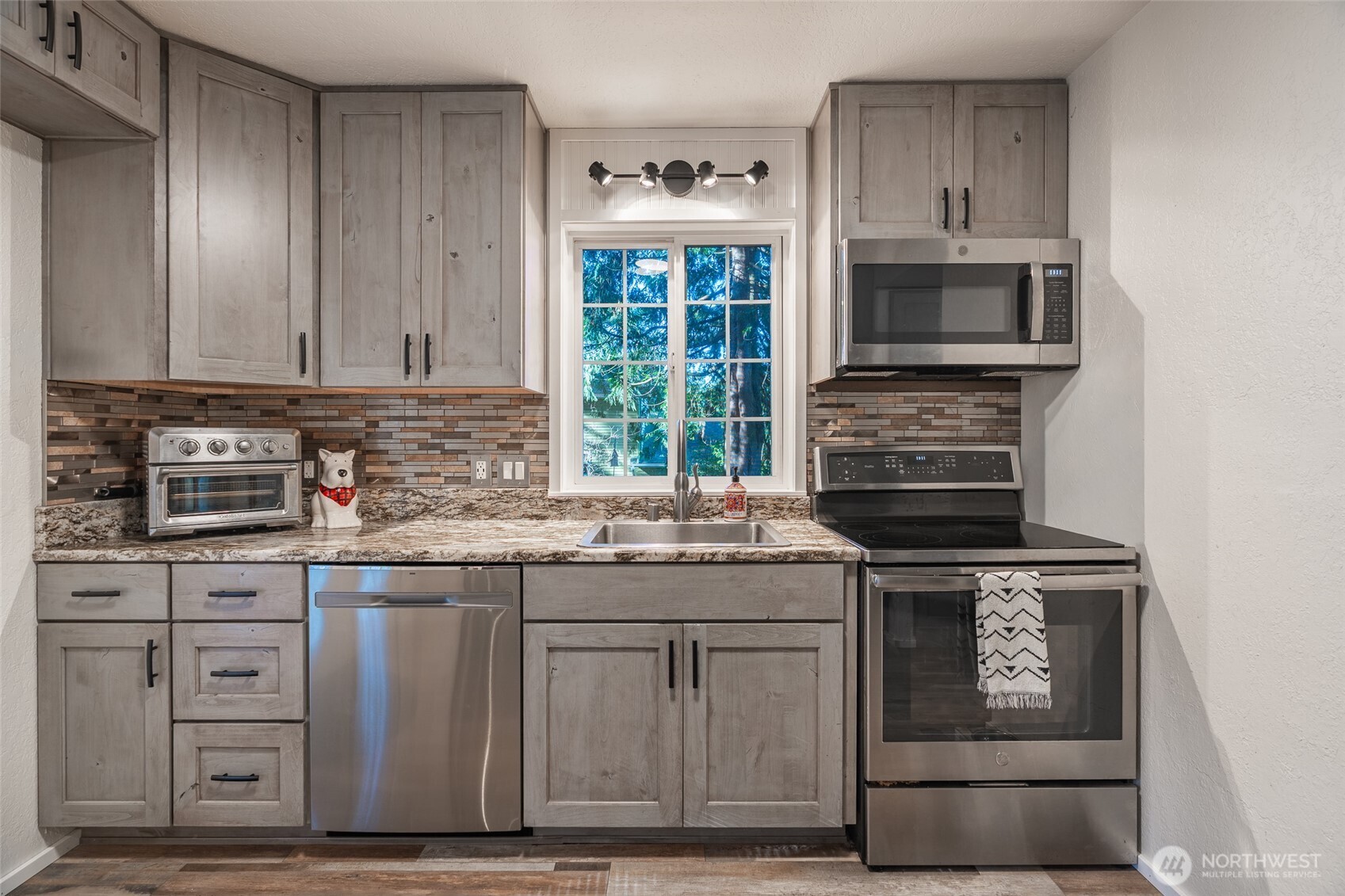 2735 NE 103rd Street , Seattle, WA 98125-7714