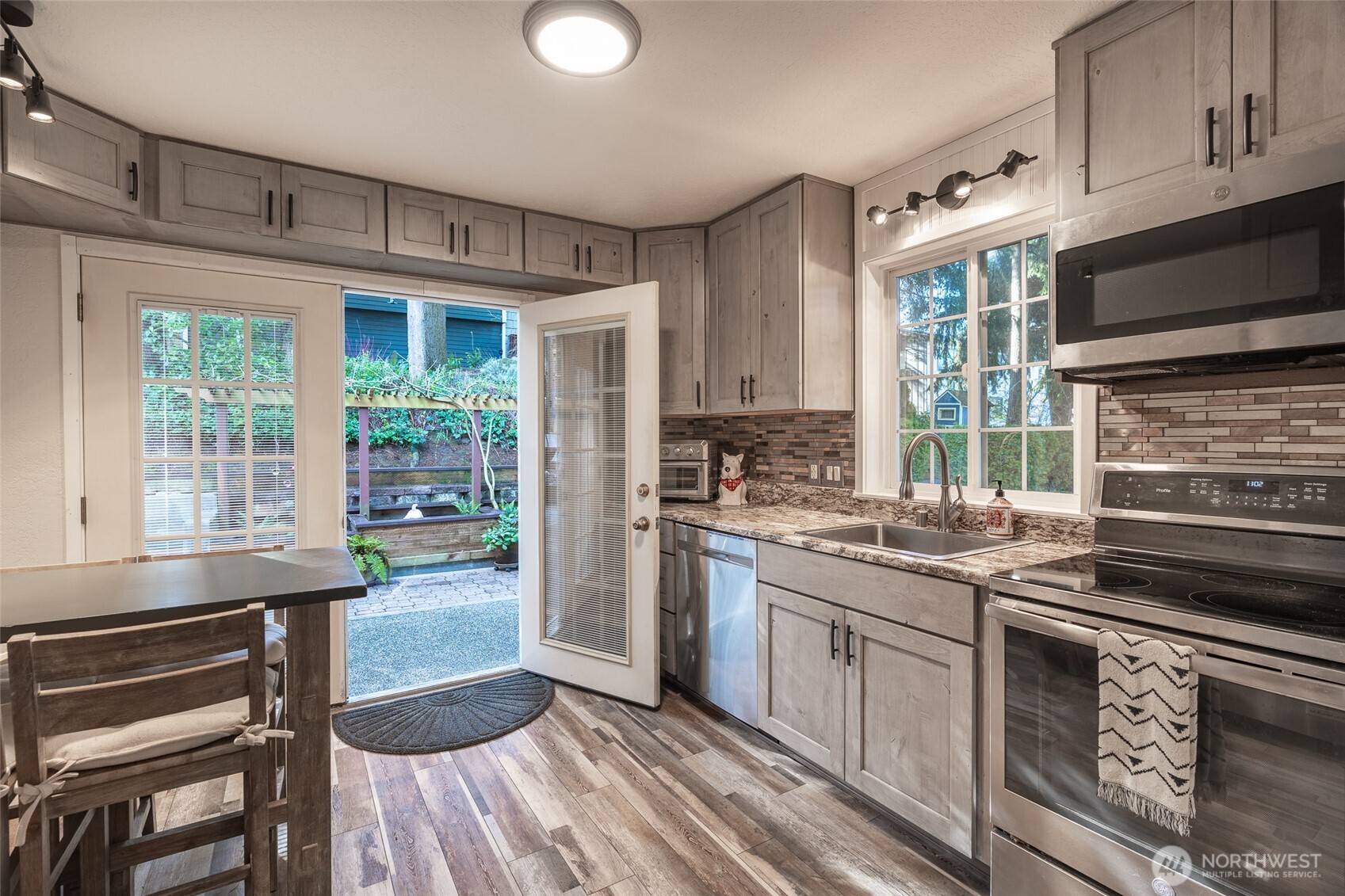 2735 NE 103rd Street , Seattle, WA 98125-7714