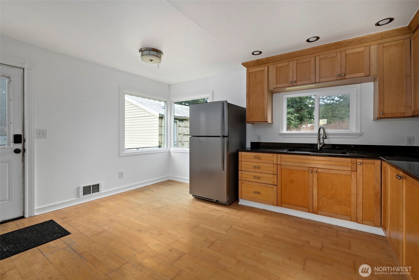 544 NE Easy Street , Oak Harbor, WA 98277