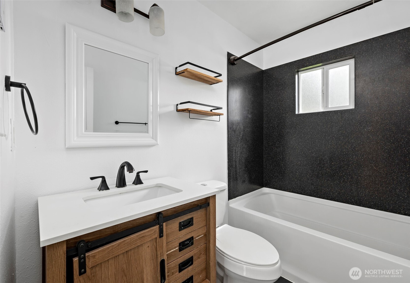 544 NE Easy Street , Oak Harbor, WA 98277