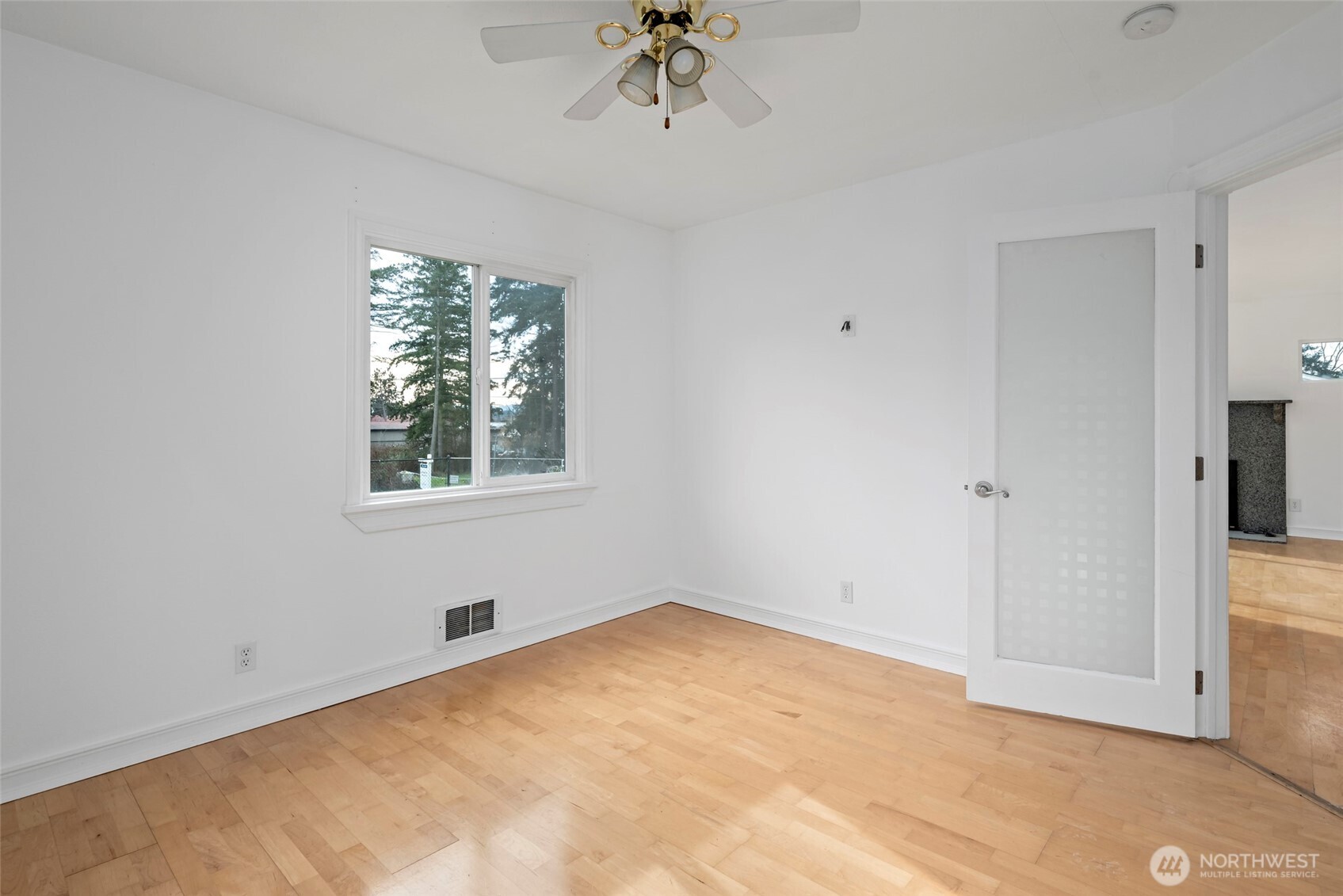 544 NE Easy Street , Oak Harbor, WA 98277