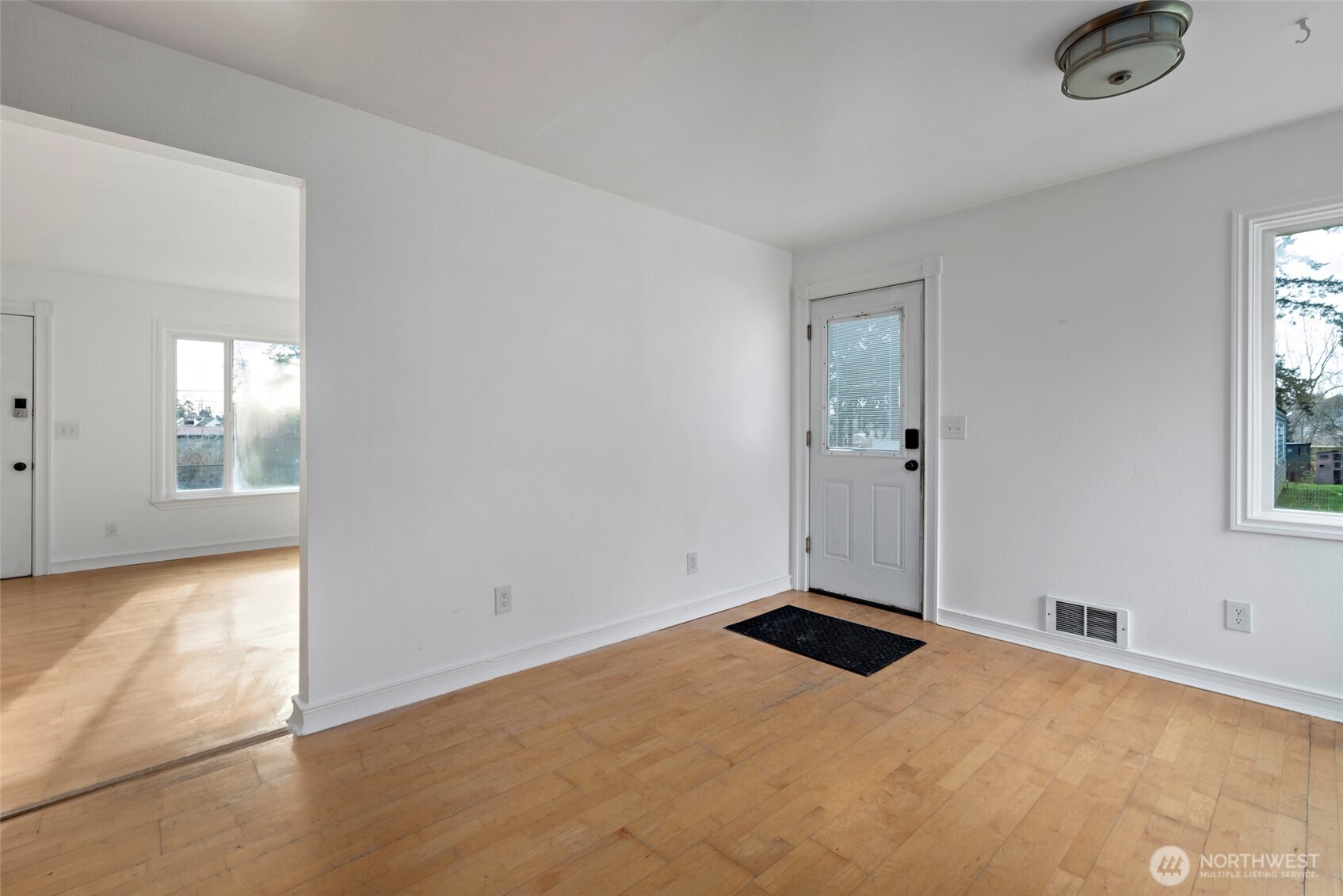 544 NE Easy Street , Oak Harbor, WA 98277