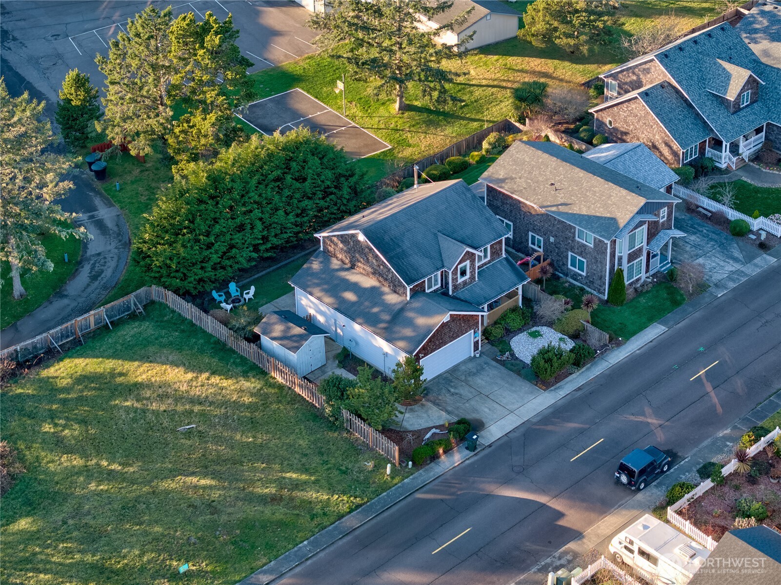 2705 N Sea Crest Avenue , Long Beach, WA 98631