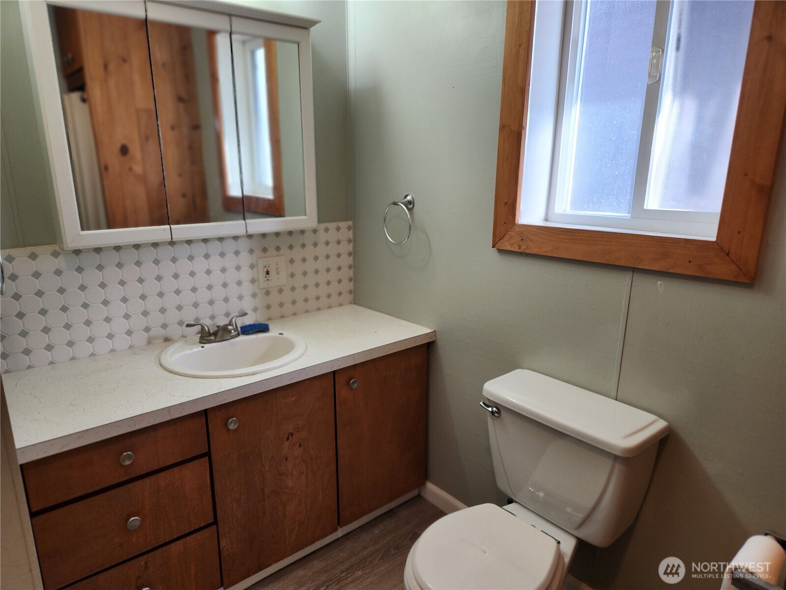 19 1st Street E, Tonasket, WA 98855