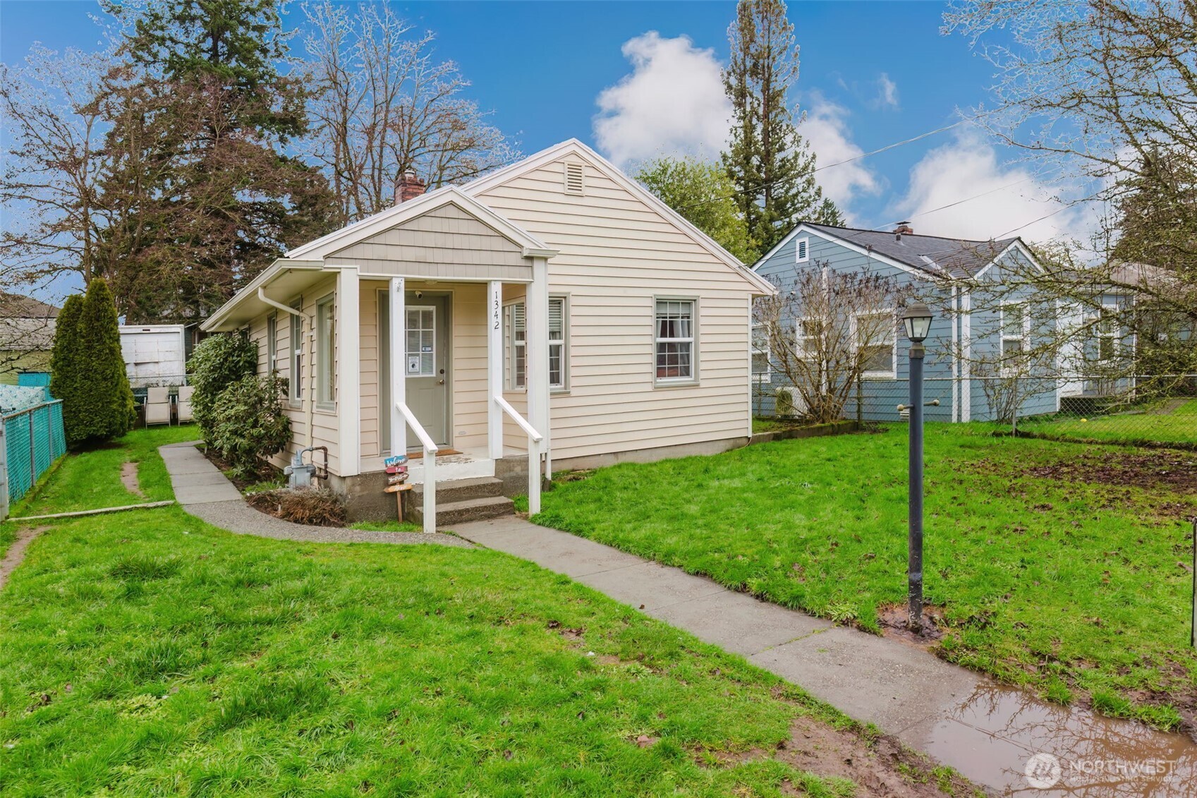 1342 N Montgomery Avenue , Bremerton, WA 98312