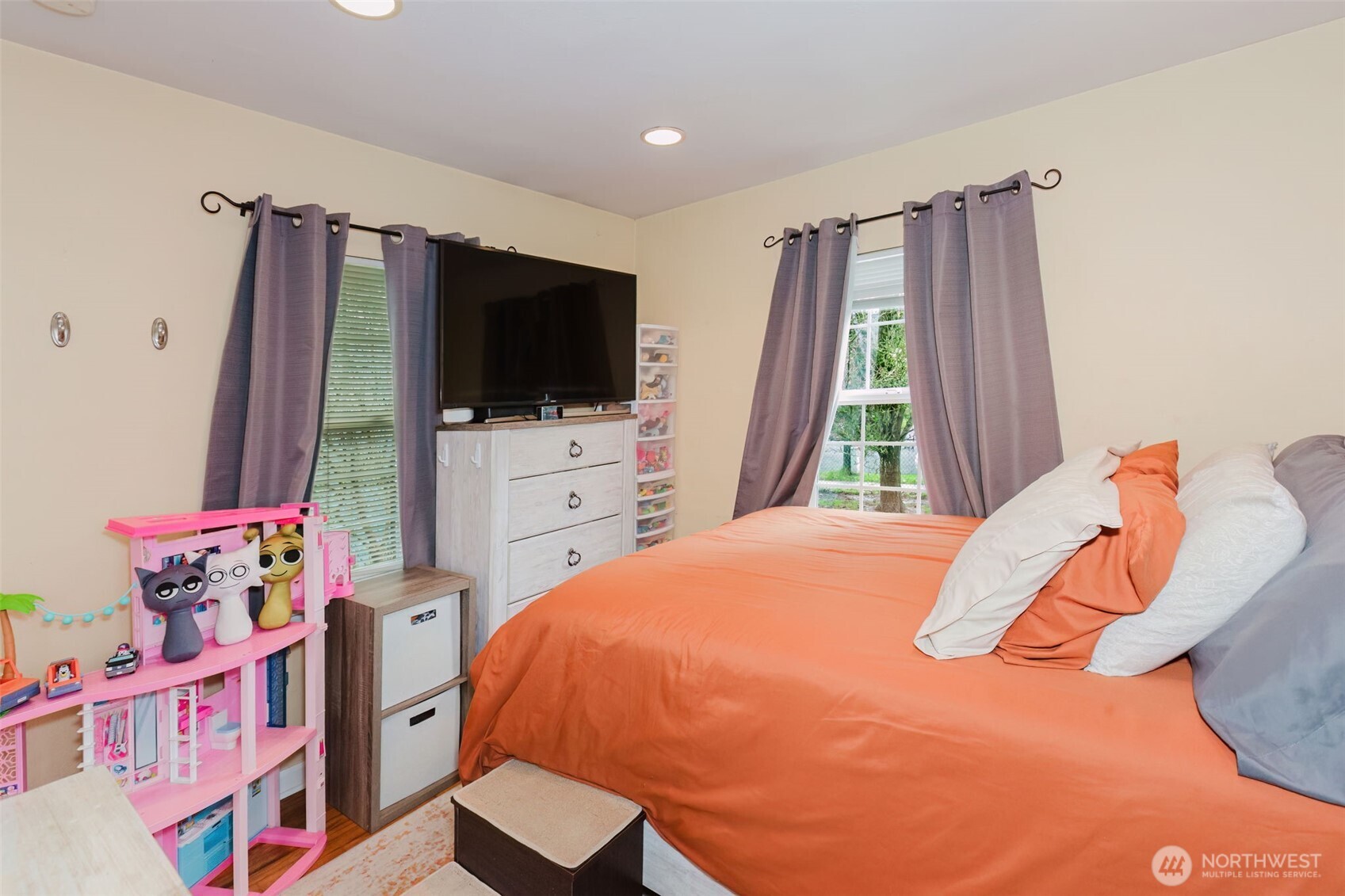 1342 N Montgomery Avenue , Bremerton, WA 98312