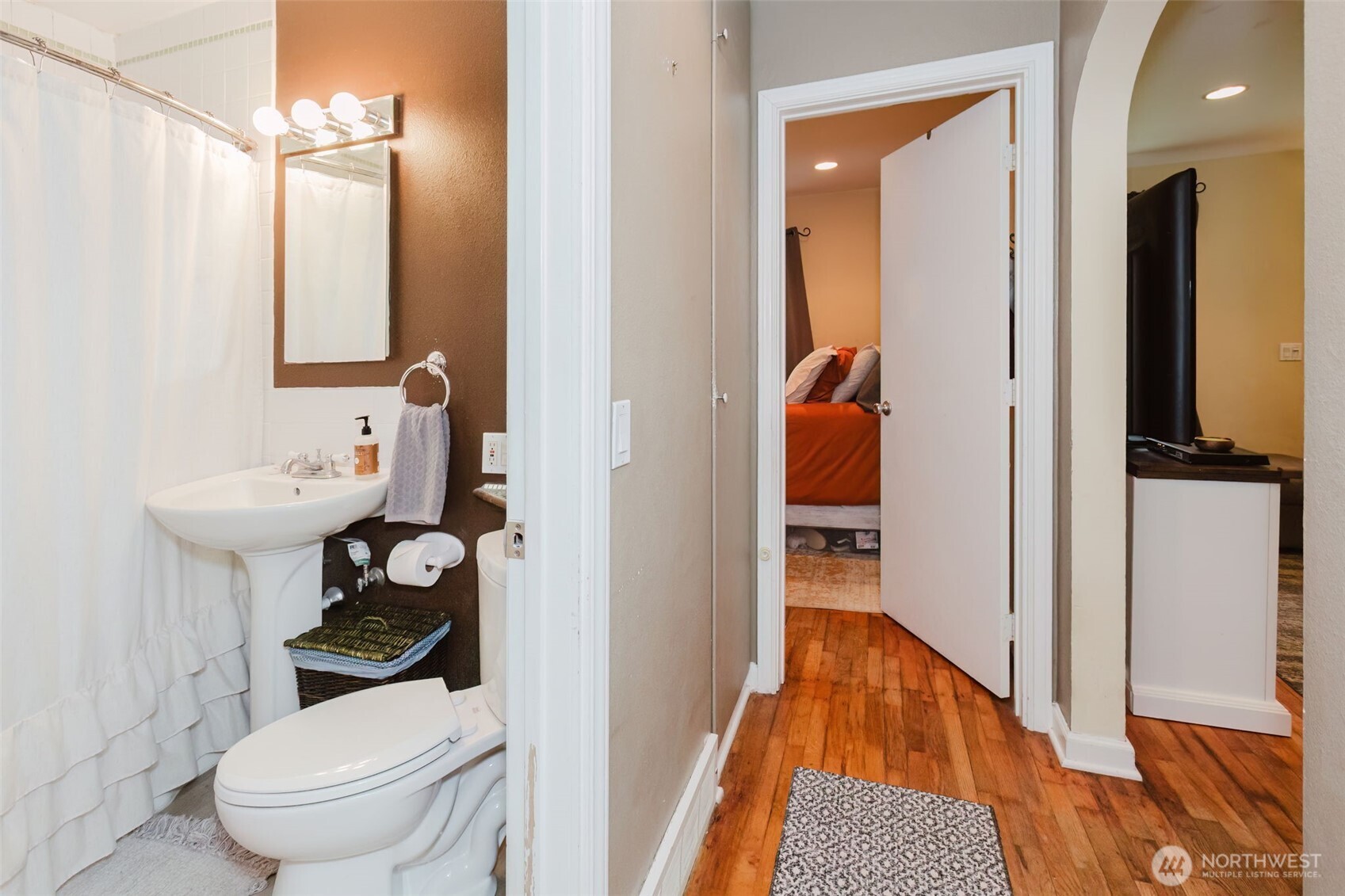 1342 N Montgomery Avenue , Bremerton, WA 98312