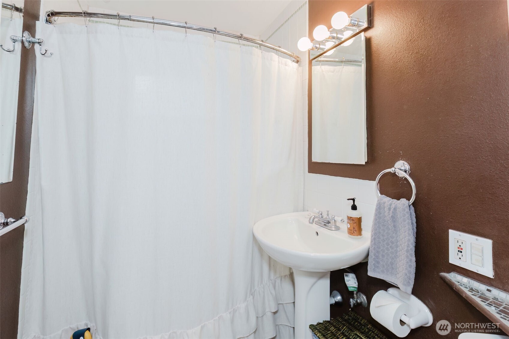 1342 N Montgomery Avenue , Bremerton, WA 98312