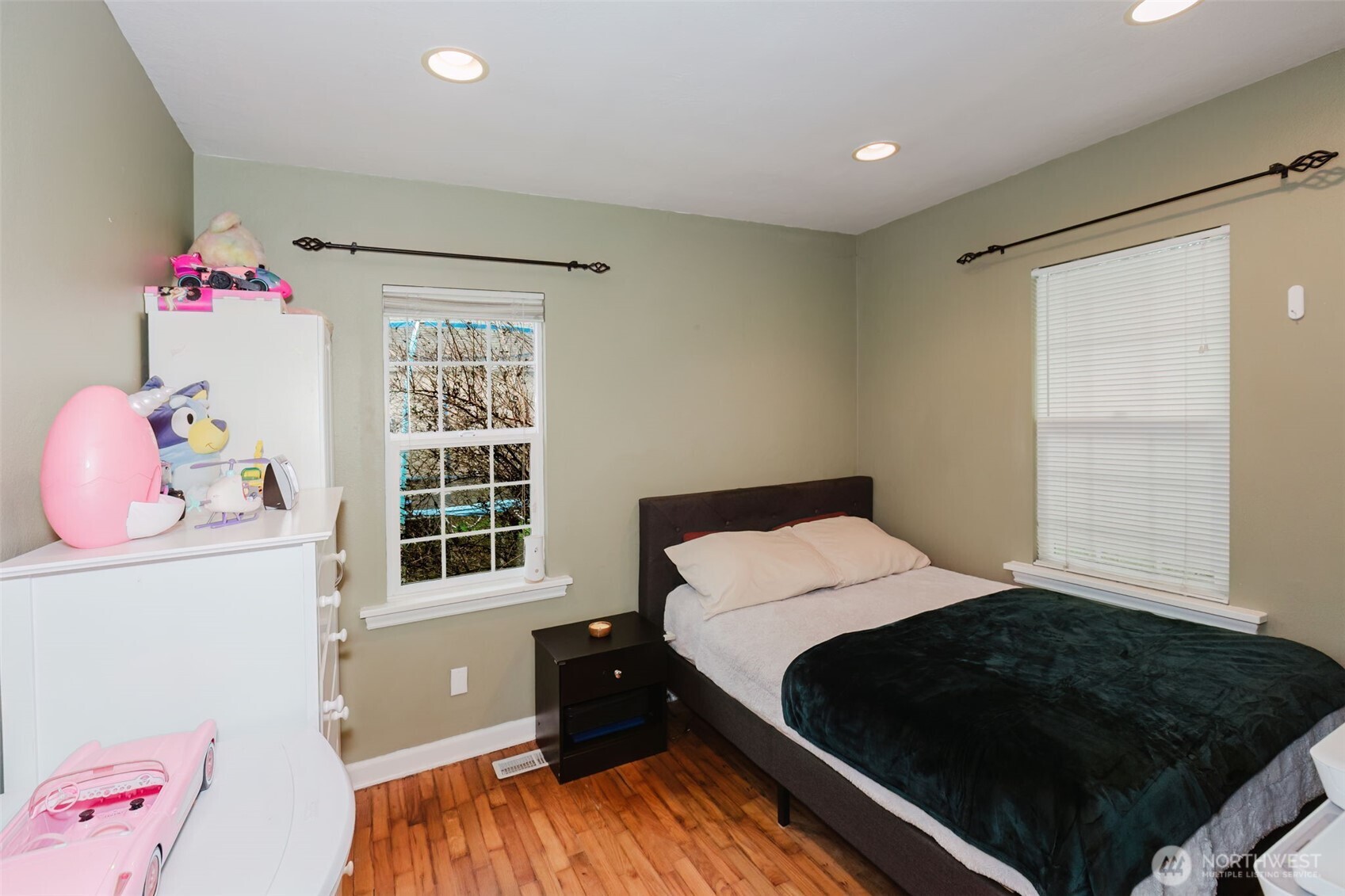 1342 N Montgomery Avenue , Bremerton, WA 98312