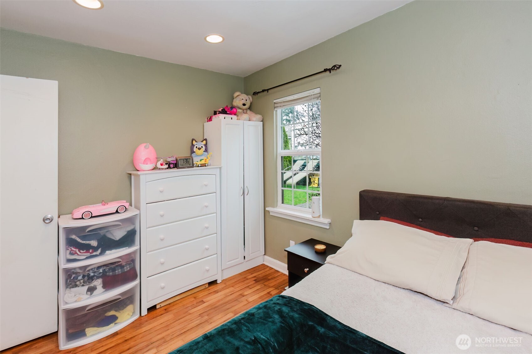 1342 N Montgomery Avenue , Bremerton, WA 98312