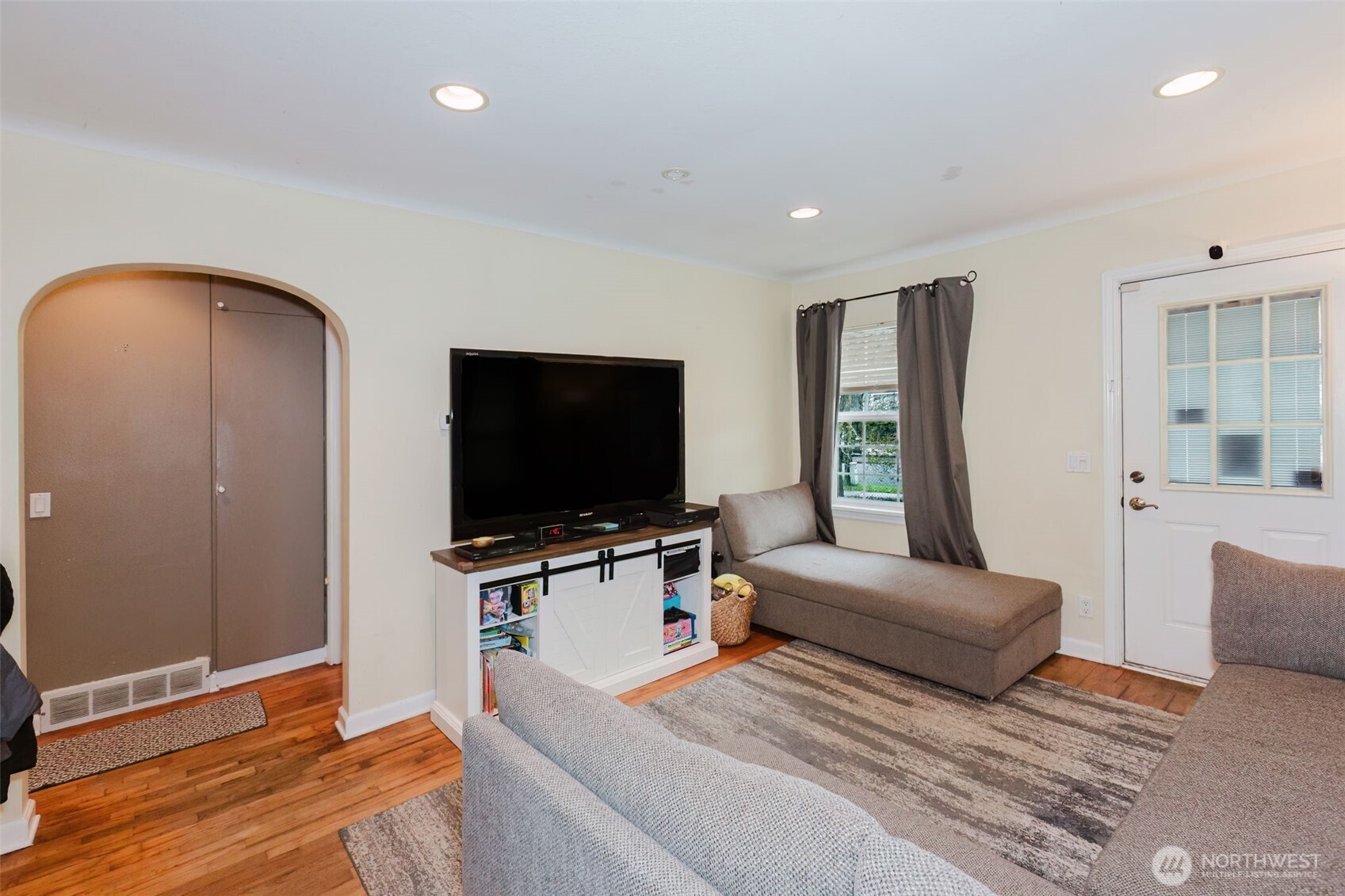 1342 N Montgomery Avenue , Bremerton, WA 98312