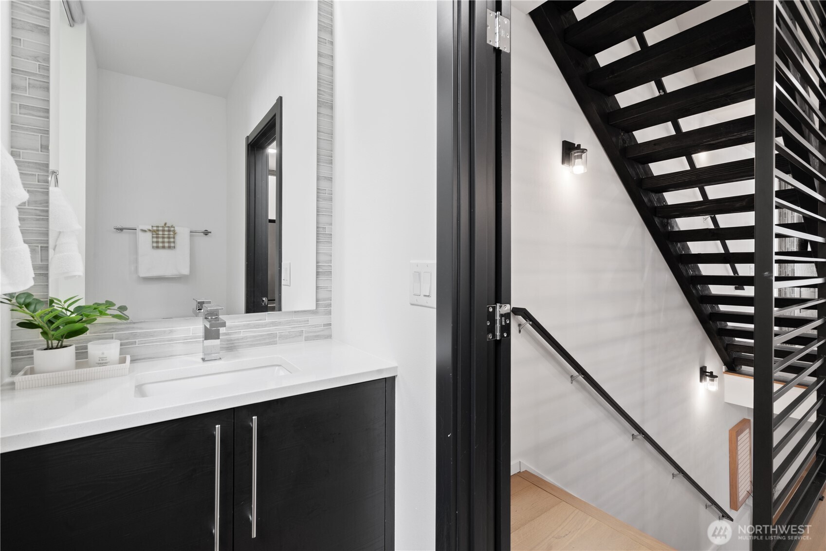 8613 23rd Avenue NE #B, Seattle, WA 98115