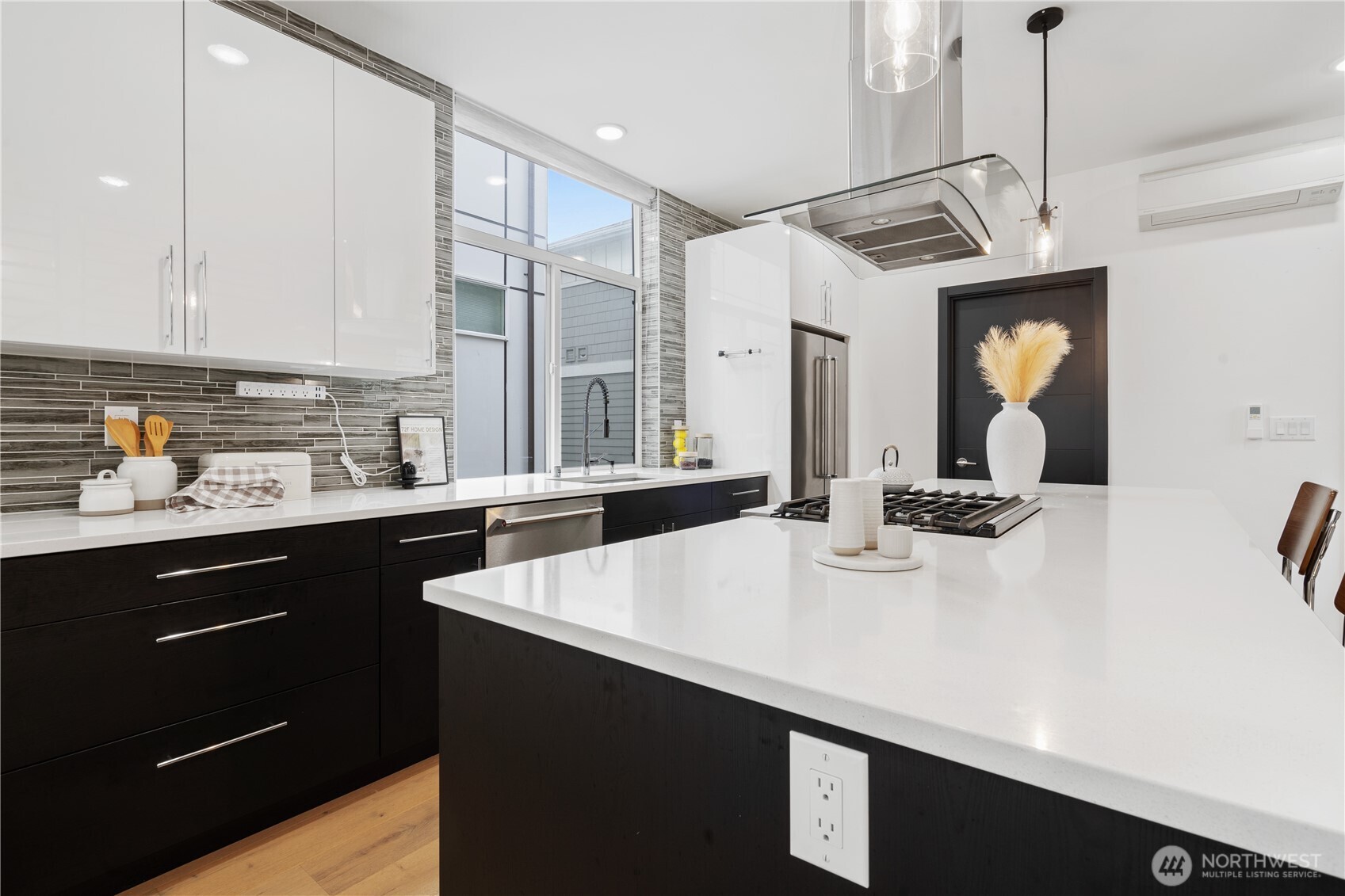 8613 23rd Avenue NE #B, Seattle, WA 98115