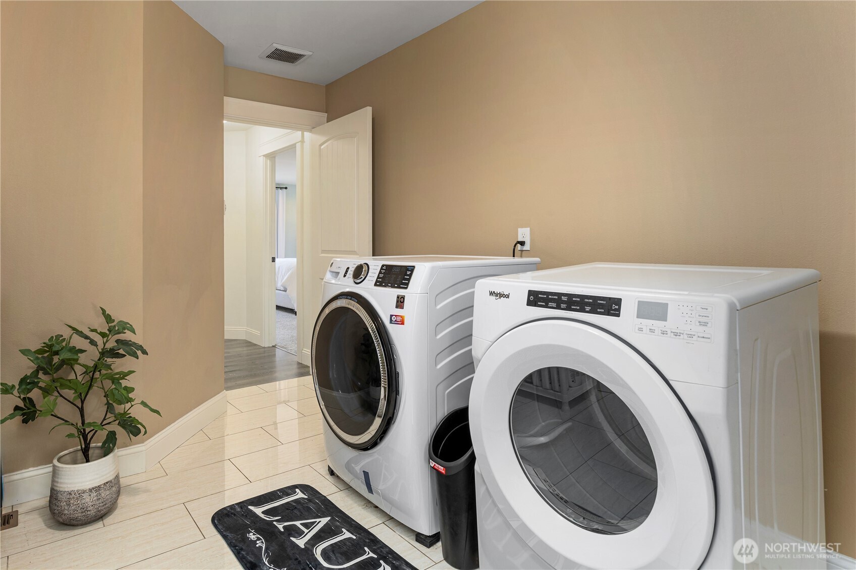 31 E Cove View Drive , Belfair, WA 98528-9508