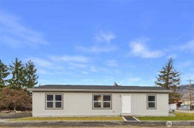 401 2nd Street SW, Rock Island, WA 98850 - Photo 1