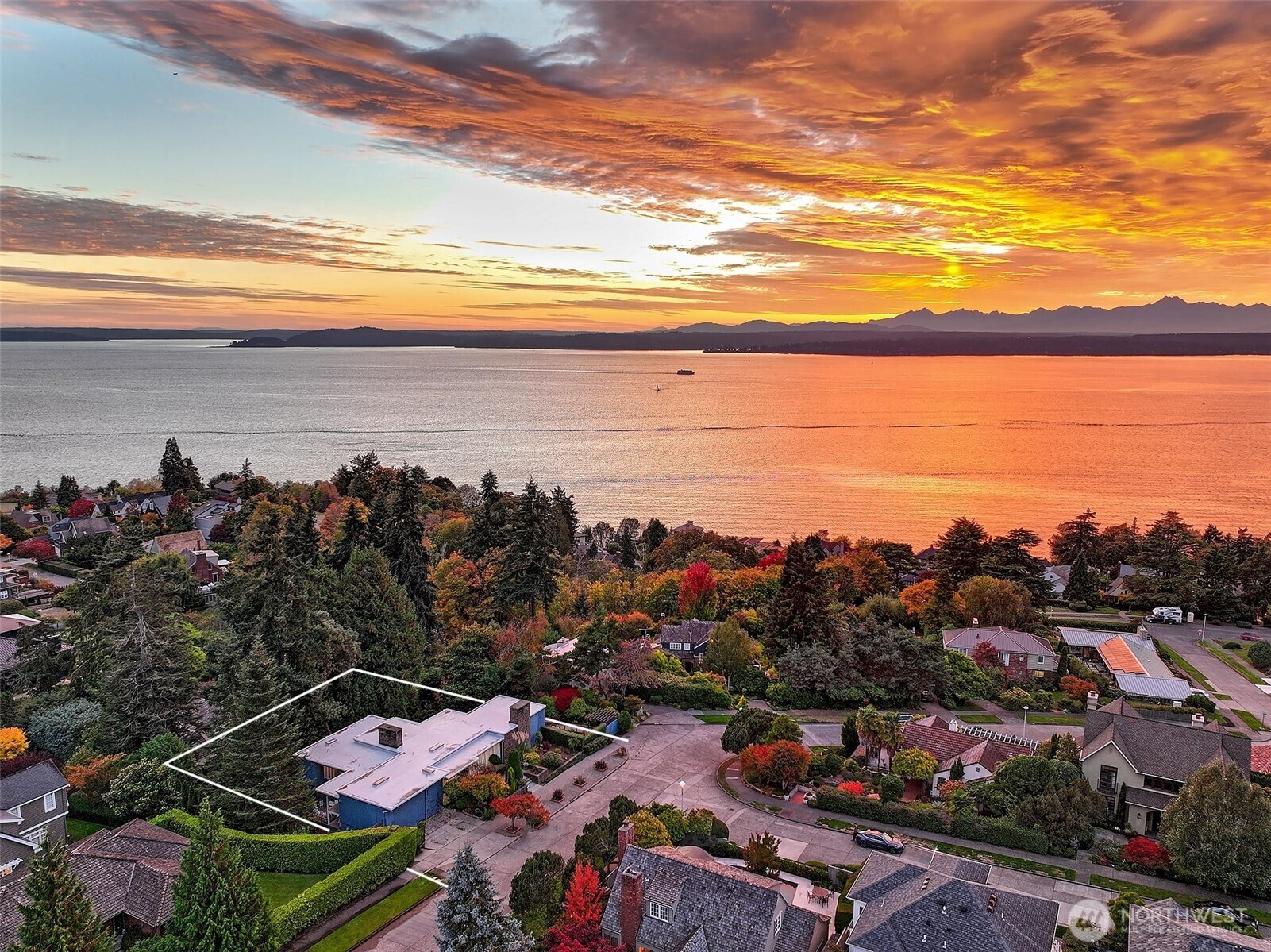 4221 W Armour Street , Seattle, WA 98199