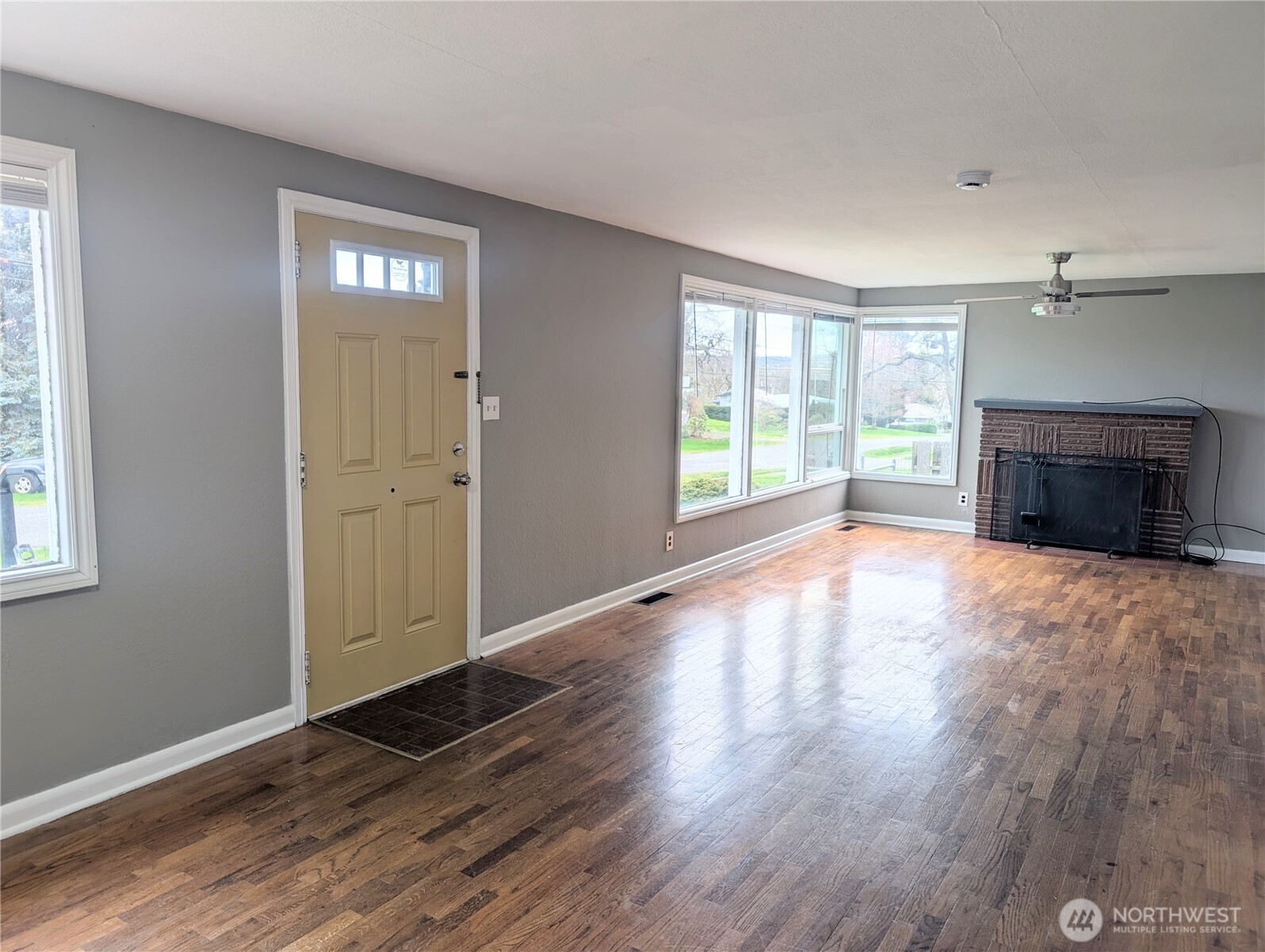 1740 SE 6th Street , Oak Harbor, WA 98277