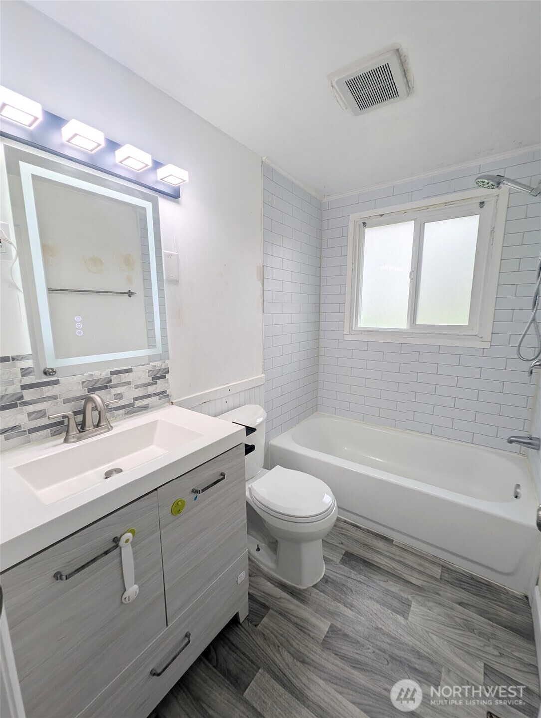 1740 SE 6th Street , Oak Harbor, WA 98277