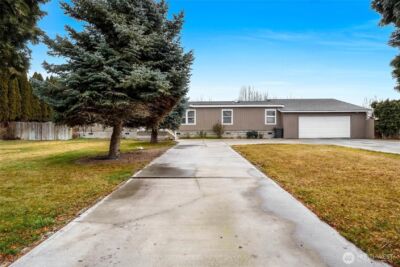 3431 Firouzi Drive NE, Moses Lake, WA 98837 - Photo 2