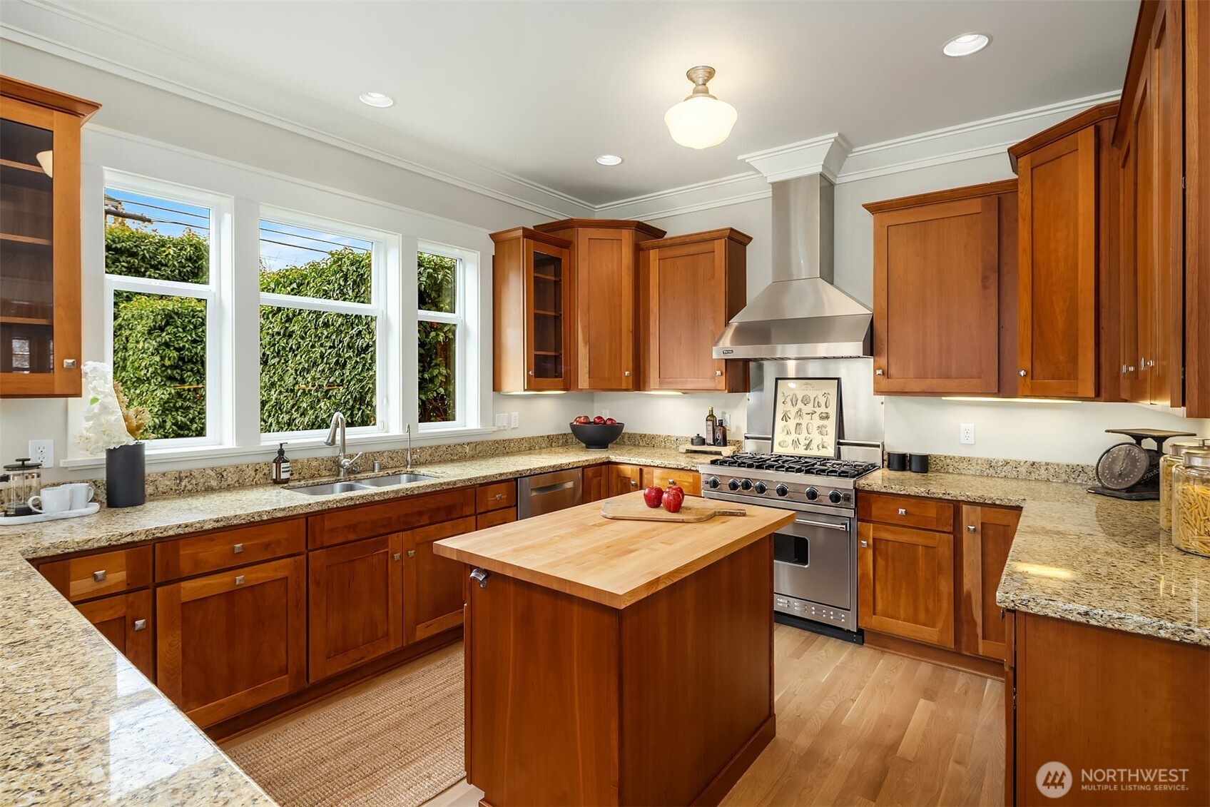 5113 47th Avenue NE, Seattle, WA 98105