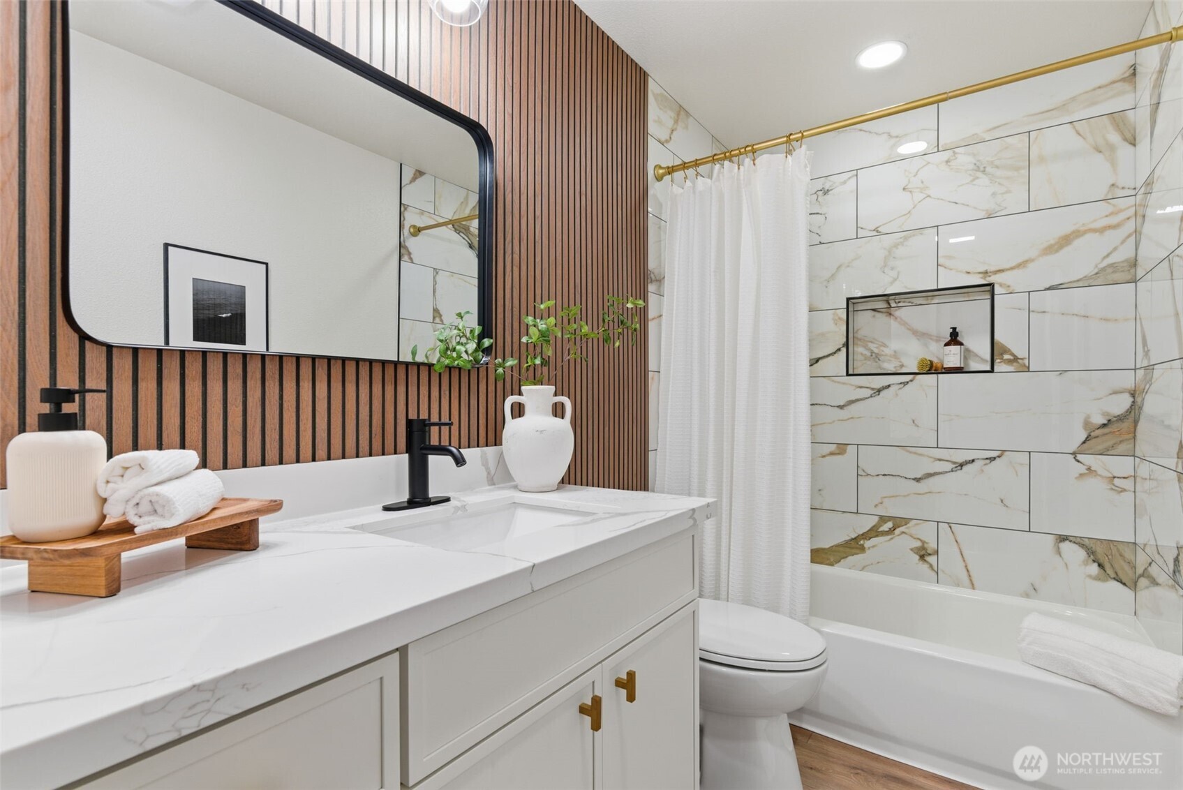 7320 N Skyview Lane #M303, Tacoma, WA 98406-8515