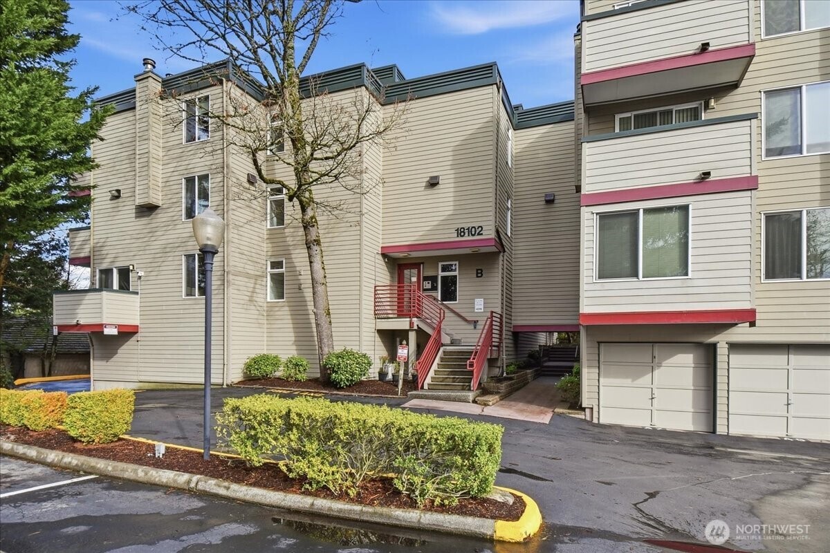18102 15th Avenue NE #B210, Shoreline, WA 98155