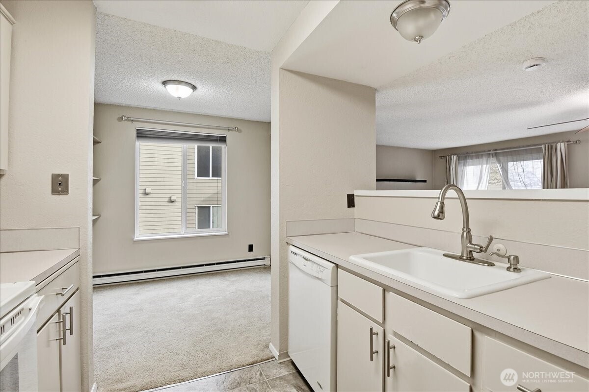 18102 15th Avenue NE #B210, Shoreline, WA 98155