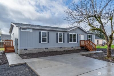 601 Helton Street , Castle Rock, WA 98611