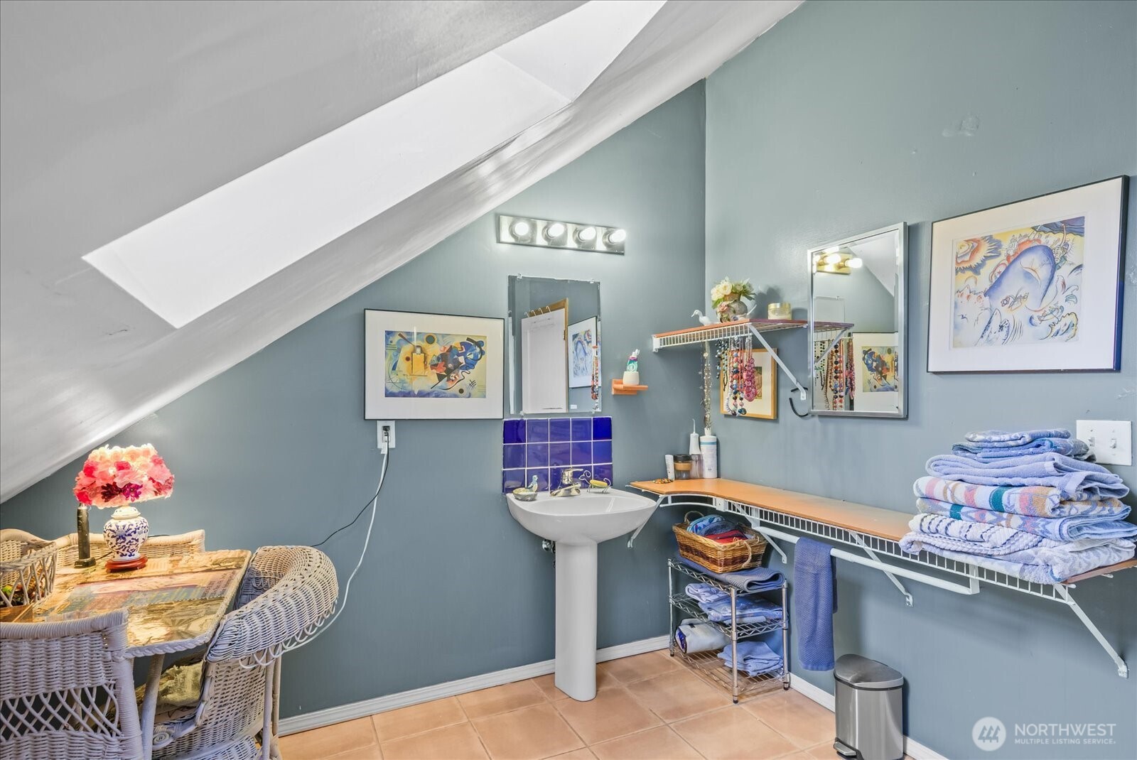 5833 Woodlawn Avenue N, Seattle, WA 98103