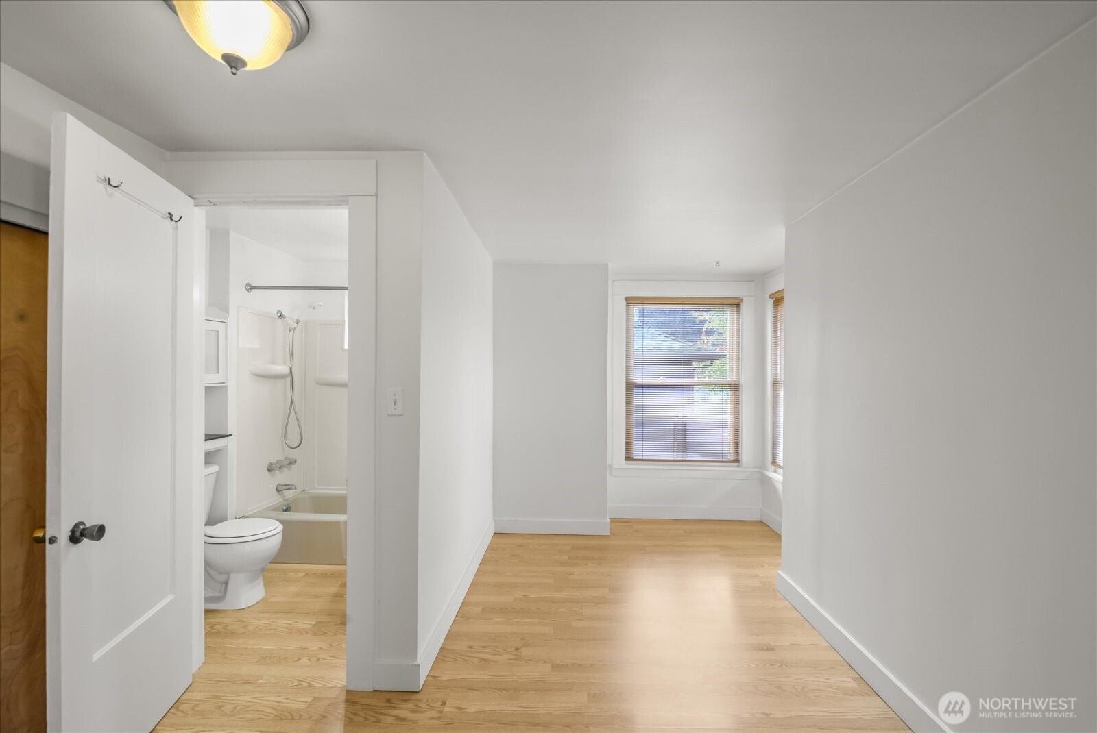 5833 Woodlawn Avenue N, Seattle, WA 98103