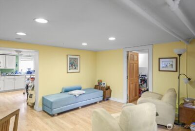 5833 Woodlawn Avenue N, Seattle, WA 98103 - Photo 32