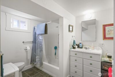 5833 Woodlawn Avenue N, Seattle, WA 98103 - Photo 33