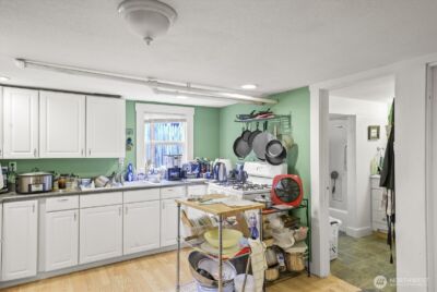 5833 Woodlawn Avenue N, Seattle, WA 98103 - Photo 35