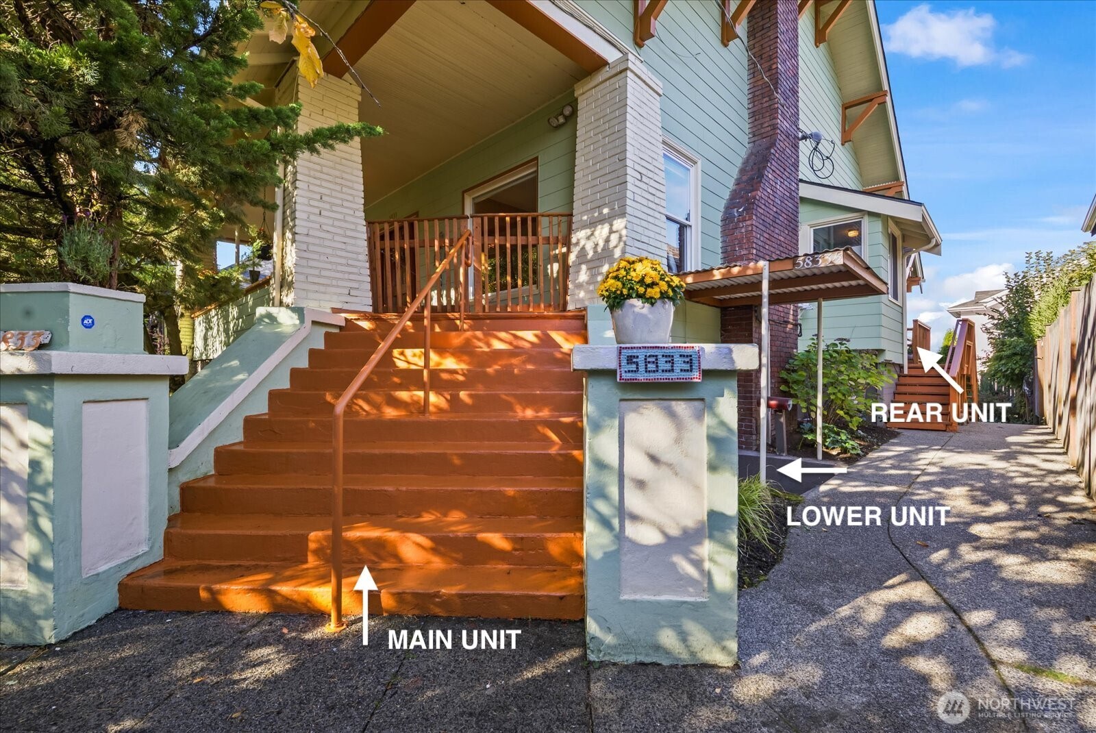 5833 Woodlawn Avenue N, Seattle, WA 98103