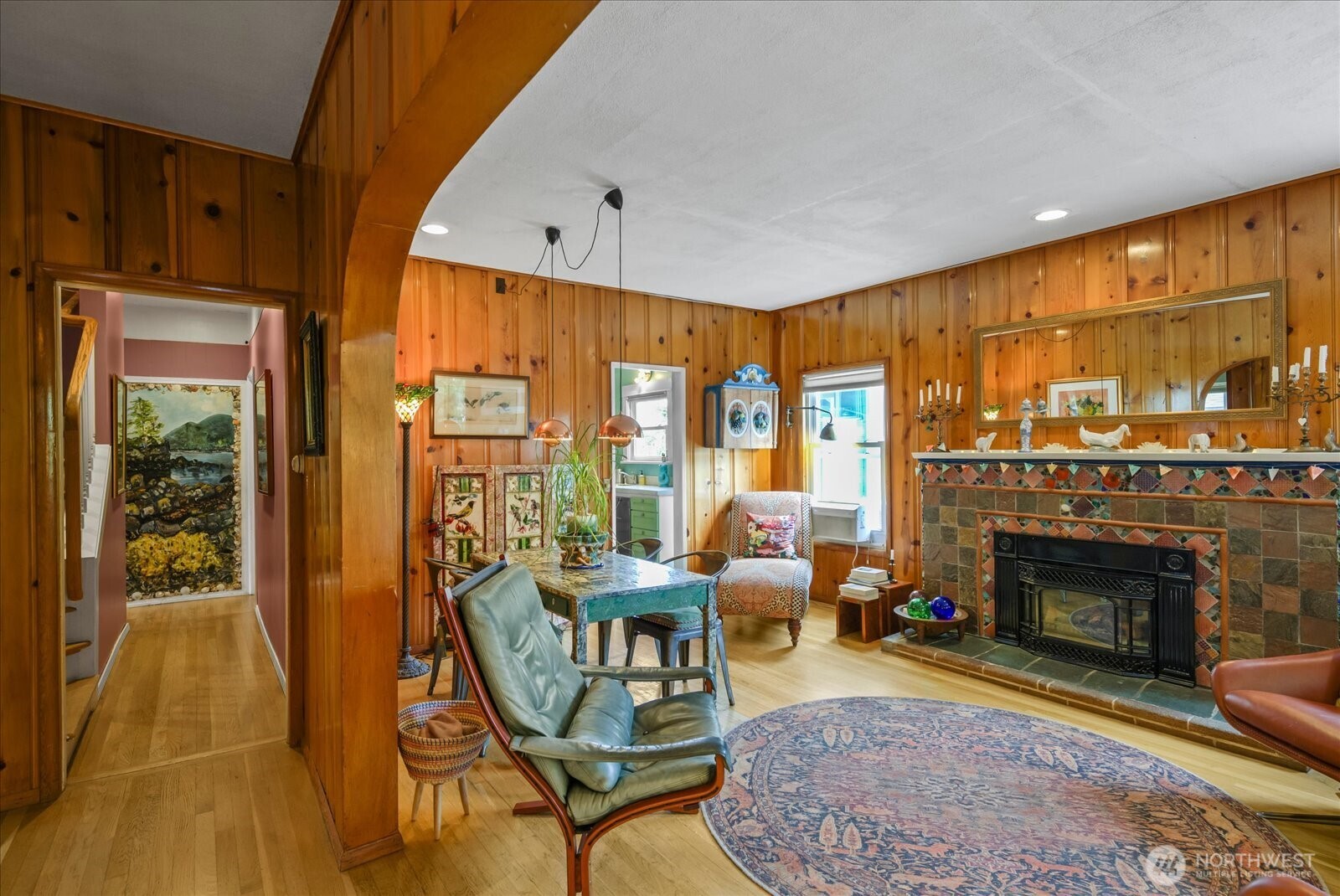 5833 Woodlawn Avenue N, Seattle, WA 98103