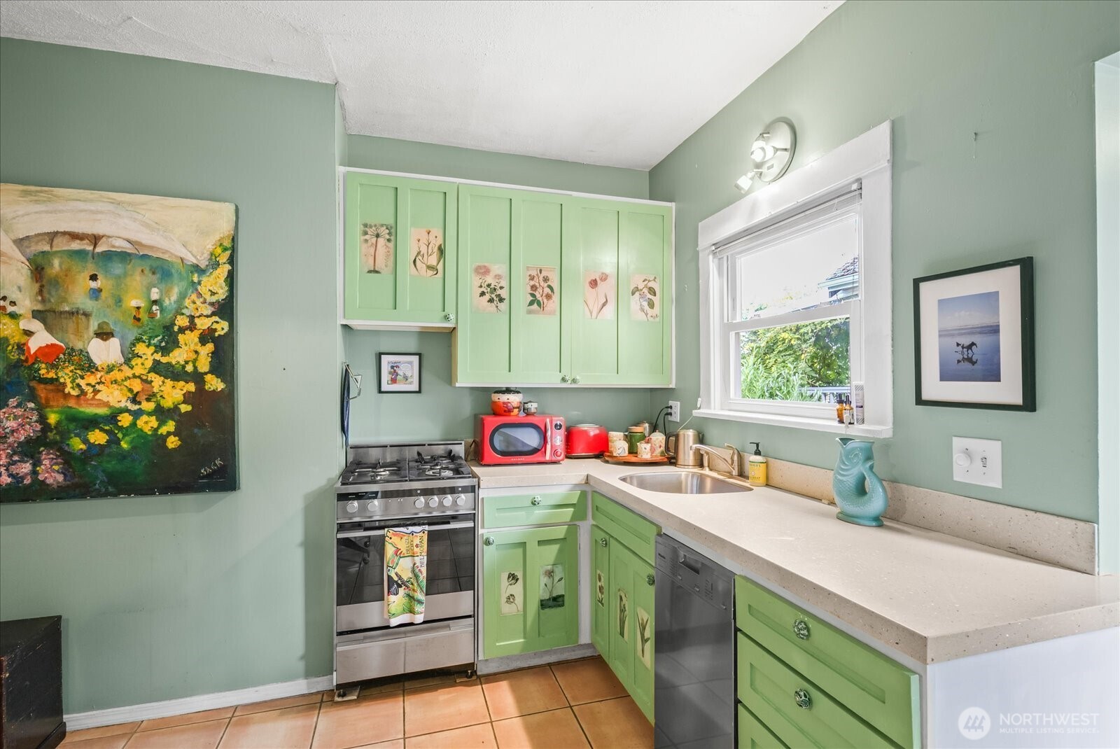 5833 Woodlawn Avenue N, Seattle, WA 98103