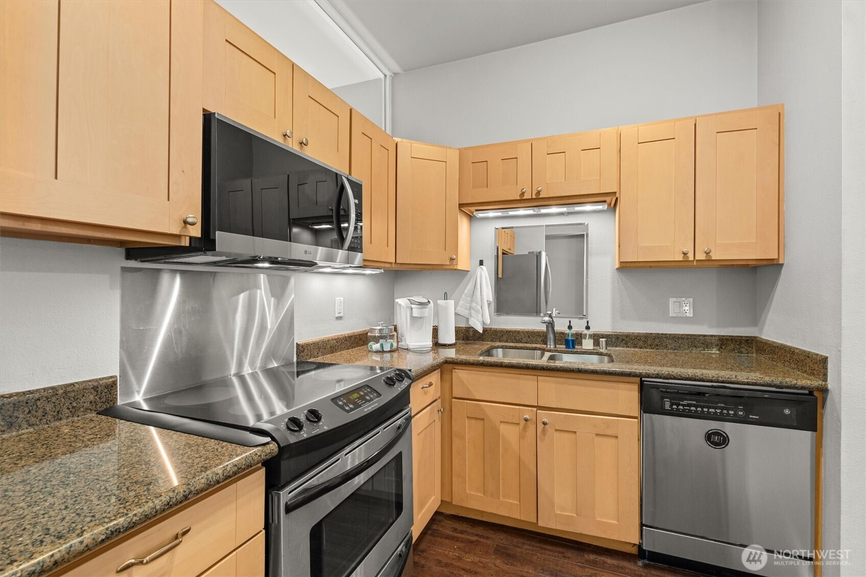 526 1st Avenue S #404, Seattle, WA 98104