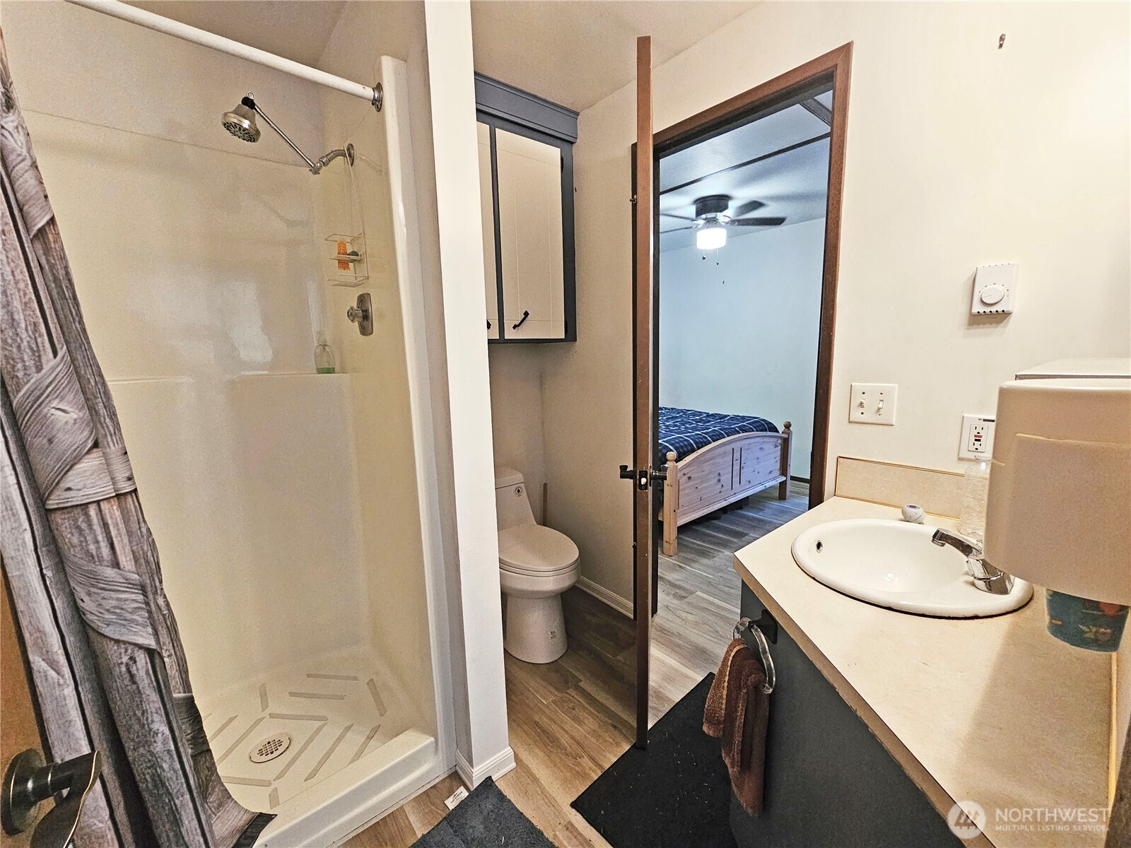 121 Bay View Avenue , Brinnon, WA 98320