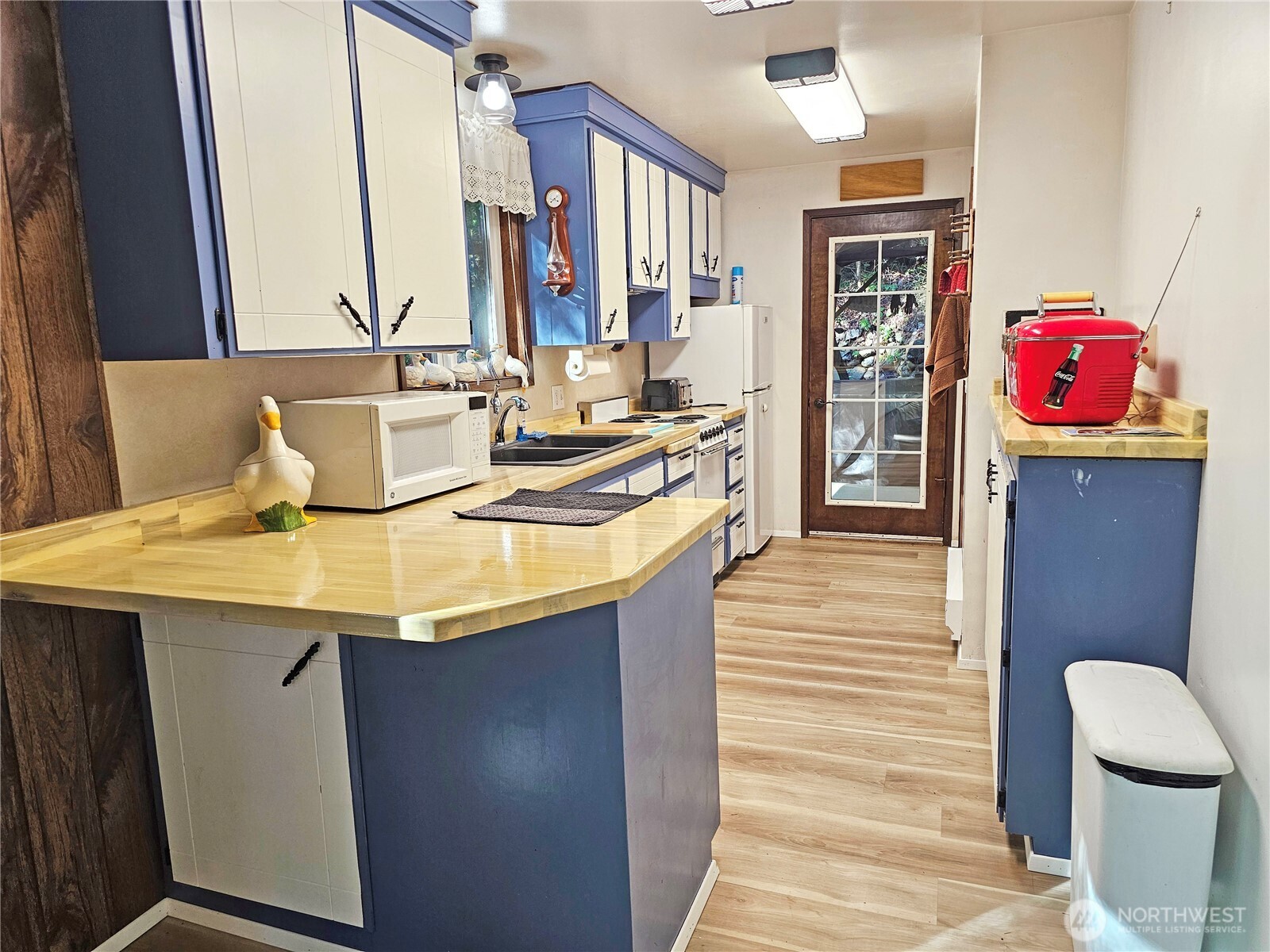 121 Bay View Avenue , Brinnon, WA 98320