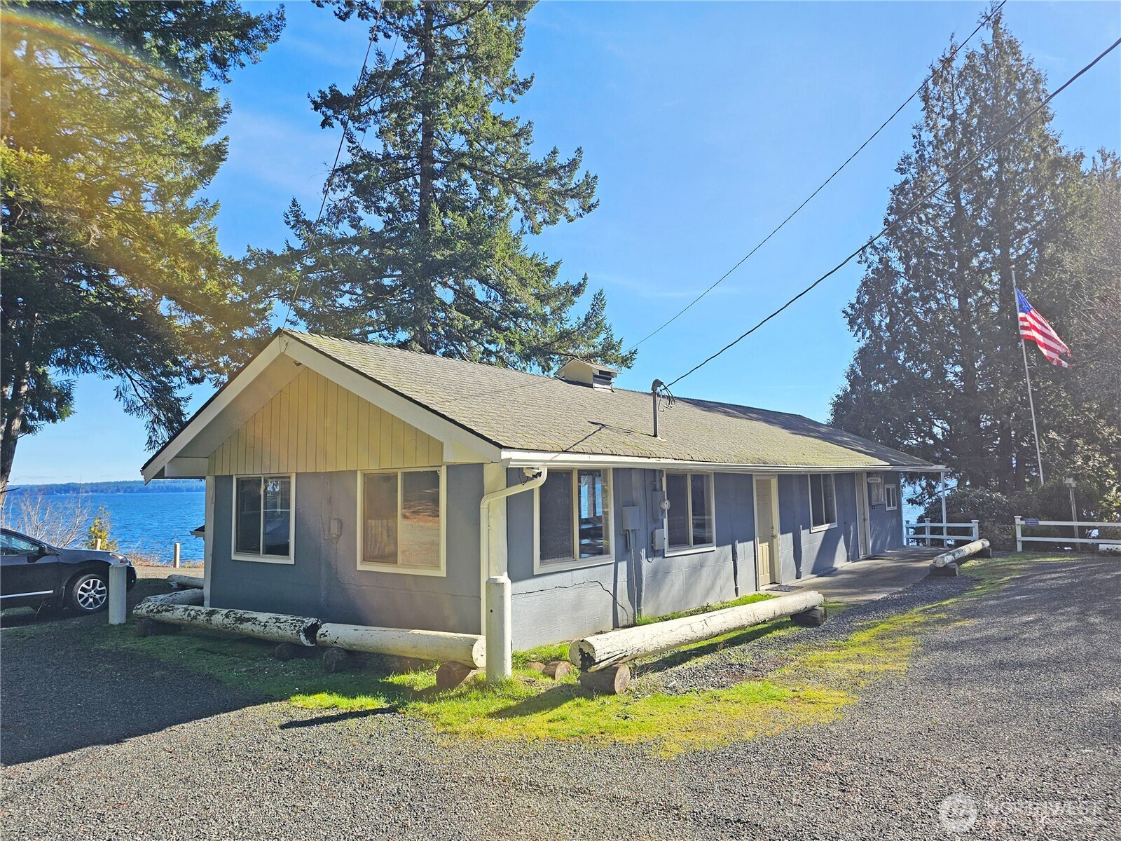 121 Bay View Avenue , Brinnon, WA 98320