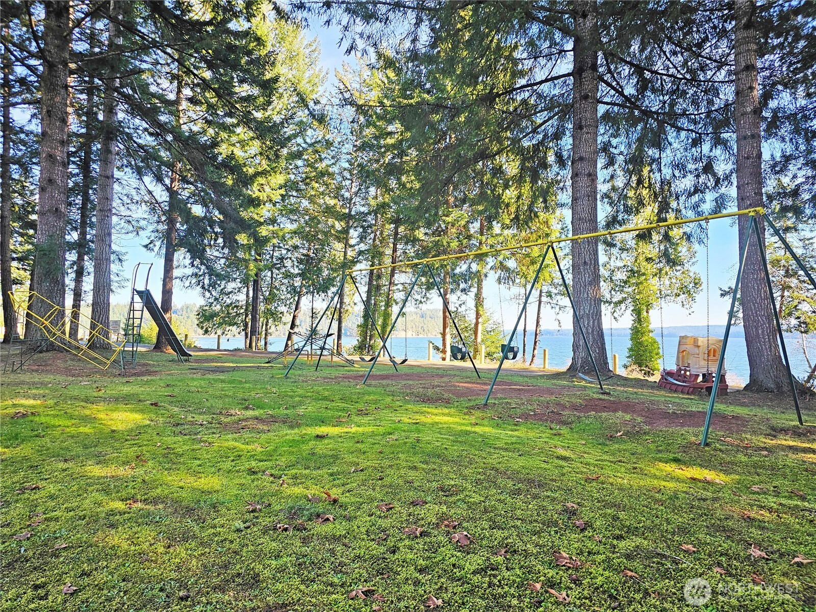 121 Bay View Avenue , Brinnon, WA 98320