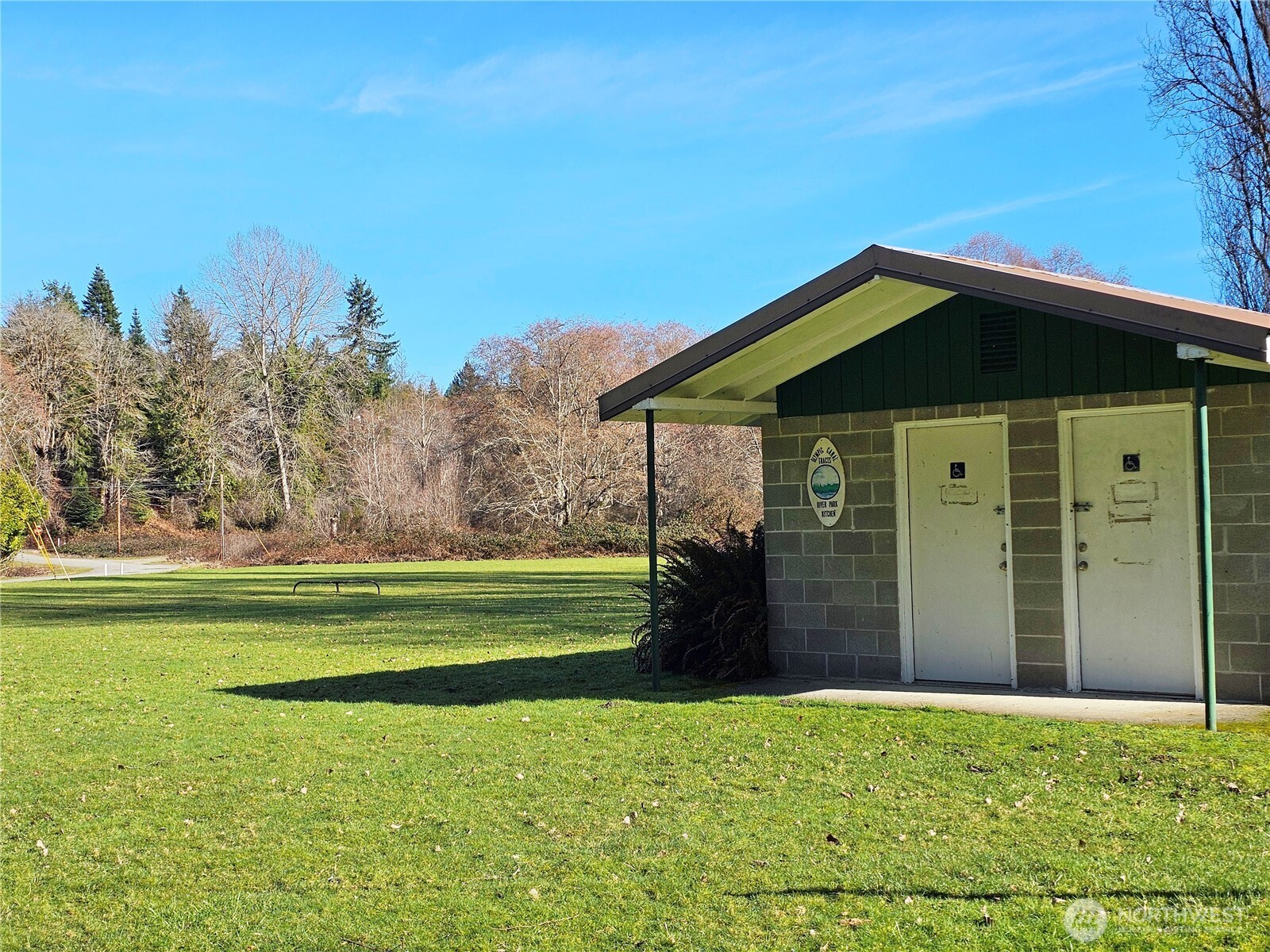 121 Bay View Avenue , Brinnon, WA 98320