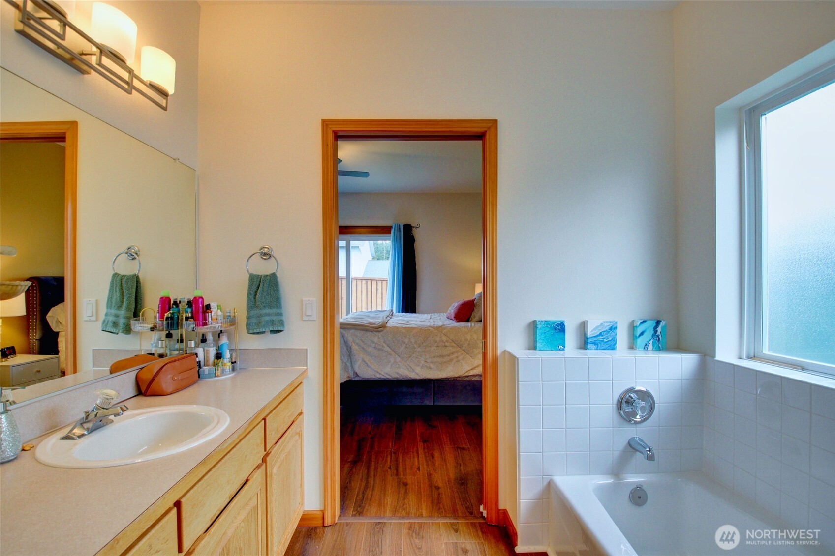 170 NW 13th Court , Oak Harbor, WA 98277