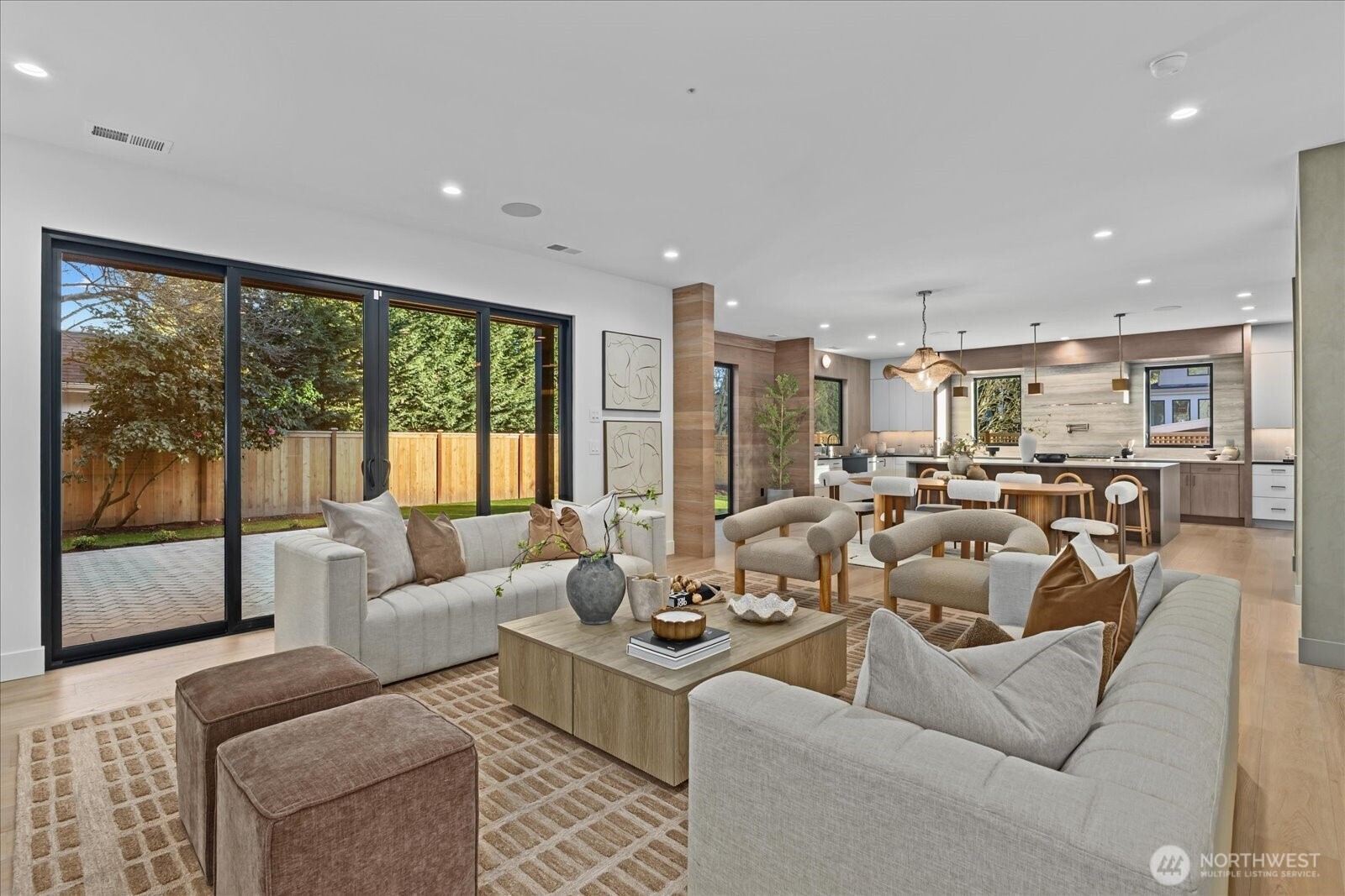 1020 107th Avenue SE, Bellevue, WA 98004