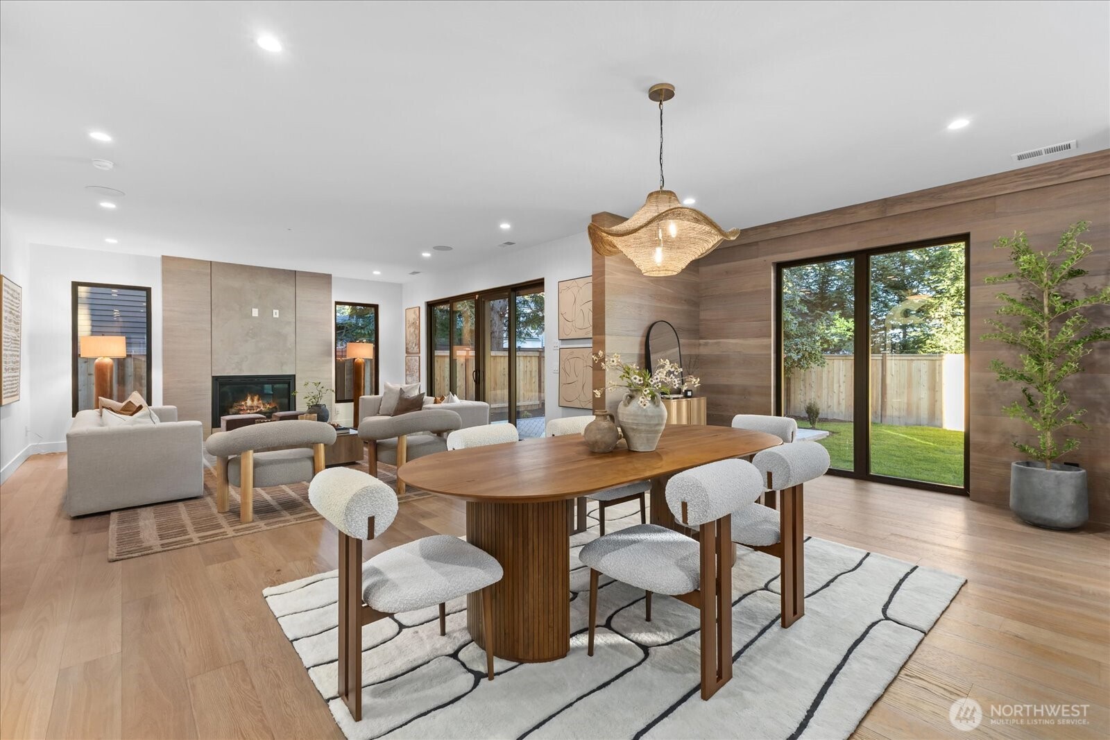 1020 107th Avenue SE, Bellevue, WA 98004